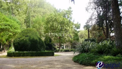 Parking junto al colegio Maristas y cerca del AVE