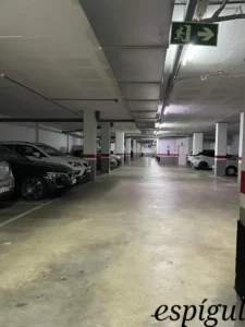 Fantastic car park at the height of the Hipercor de Girona 15 minutes from the center!