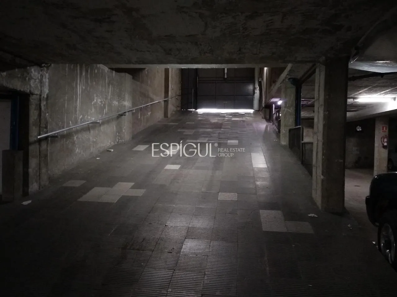 Parking junto al colegio Maristas y cerca del AVE