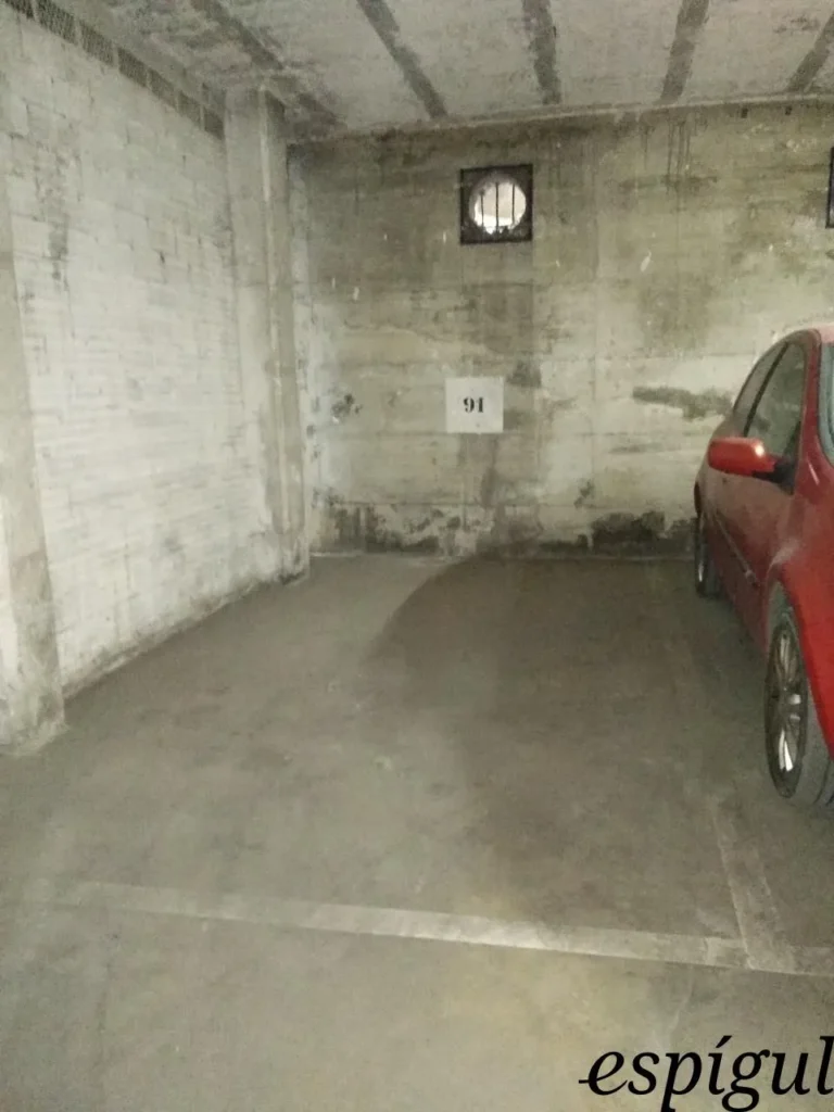 Parking avec l’école mariste et à proximité de l’oiseau