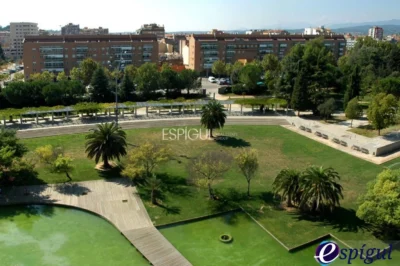 Parking para moto o un smart, ¡con ascensor montacoches!