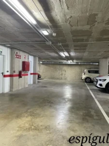 Location de parking très bien située à Gérone.