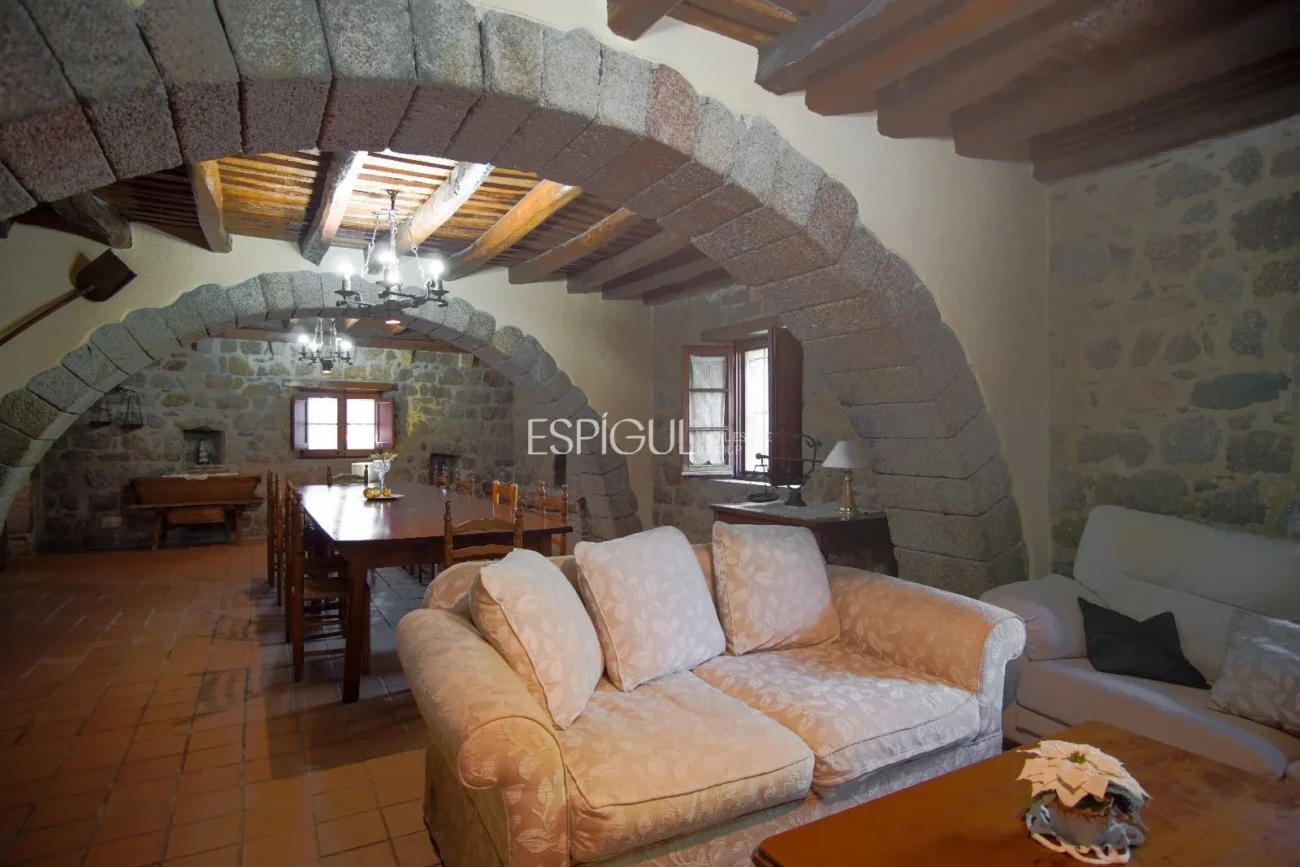 Finca rustique du IXe siècle à vendre à Llagostera, Gérone.