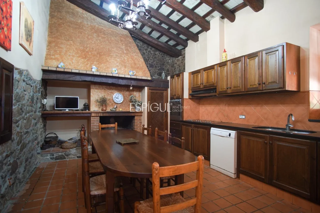 Finca rustique du IXe siècle à vendre à Llagostera, Gérone.