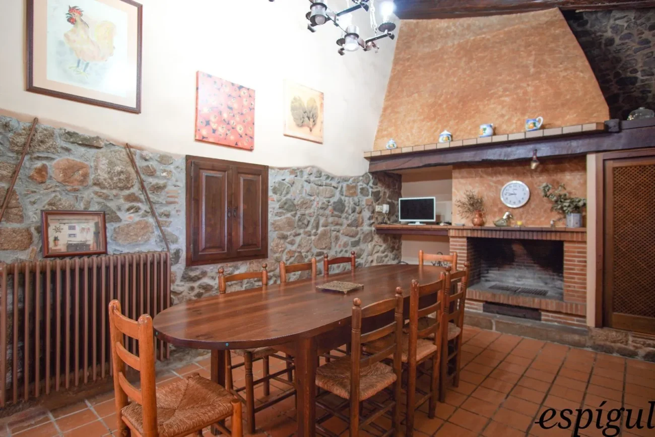 Rustic property from the 9th century for sale in LLagostera, Girona.