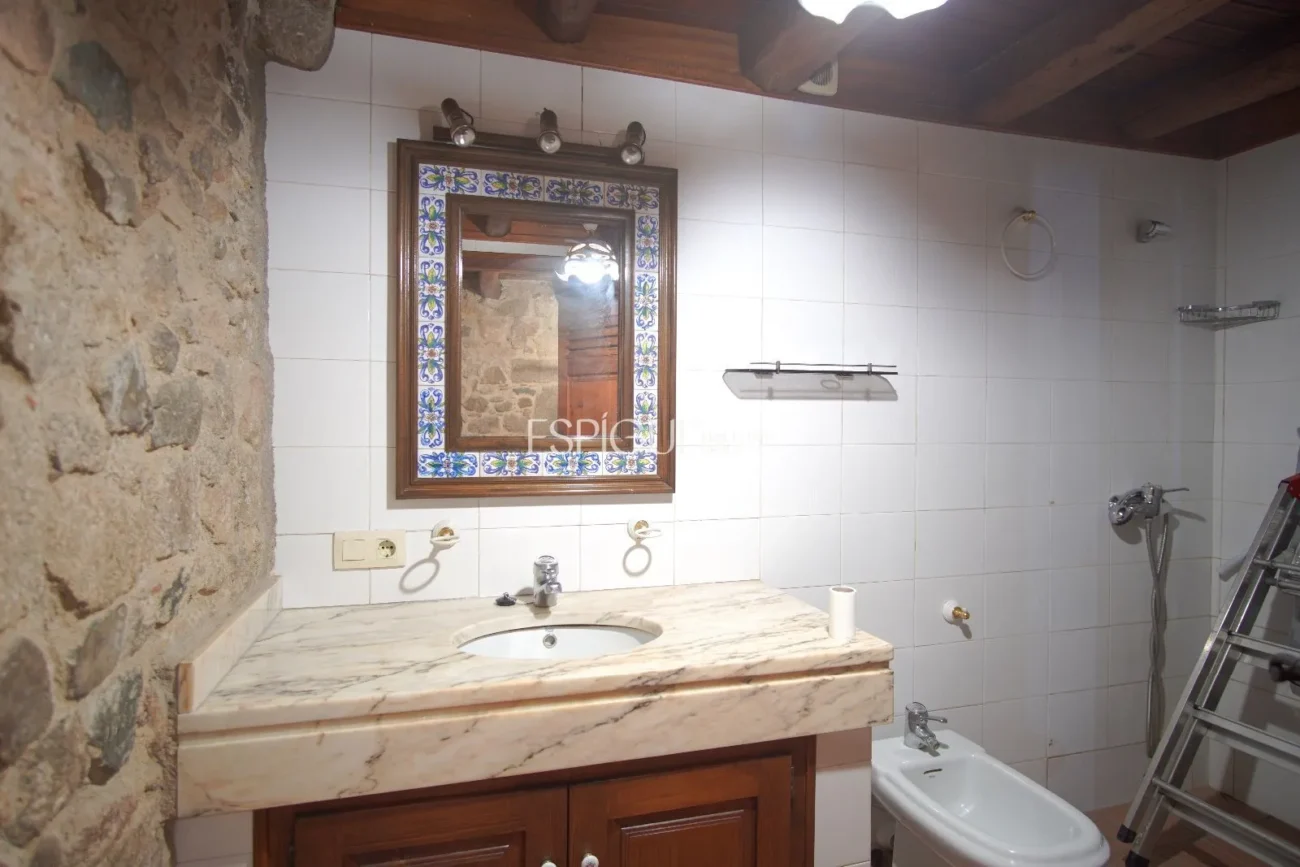 Finca rustique du IXe siècle à vendre à Llagostera, Gérone.