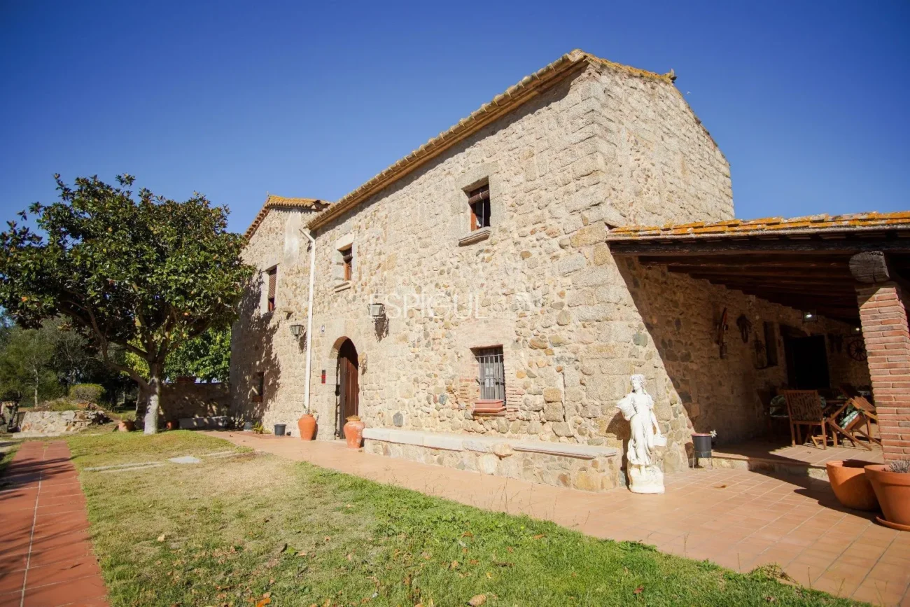 Finca rustique du IXe siècle à vendre à Llagostera, Gérone.