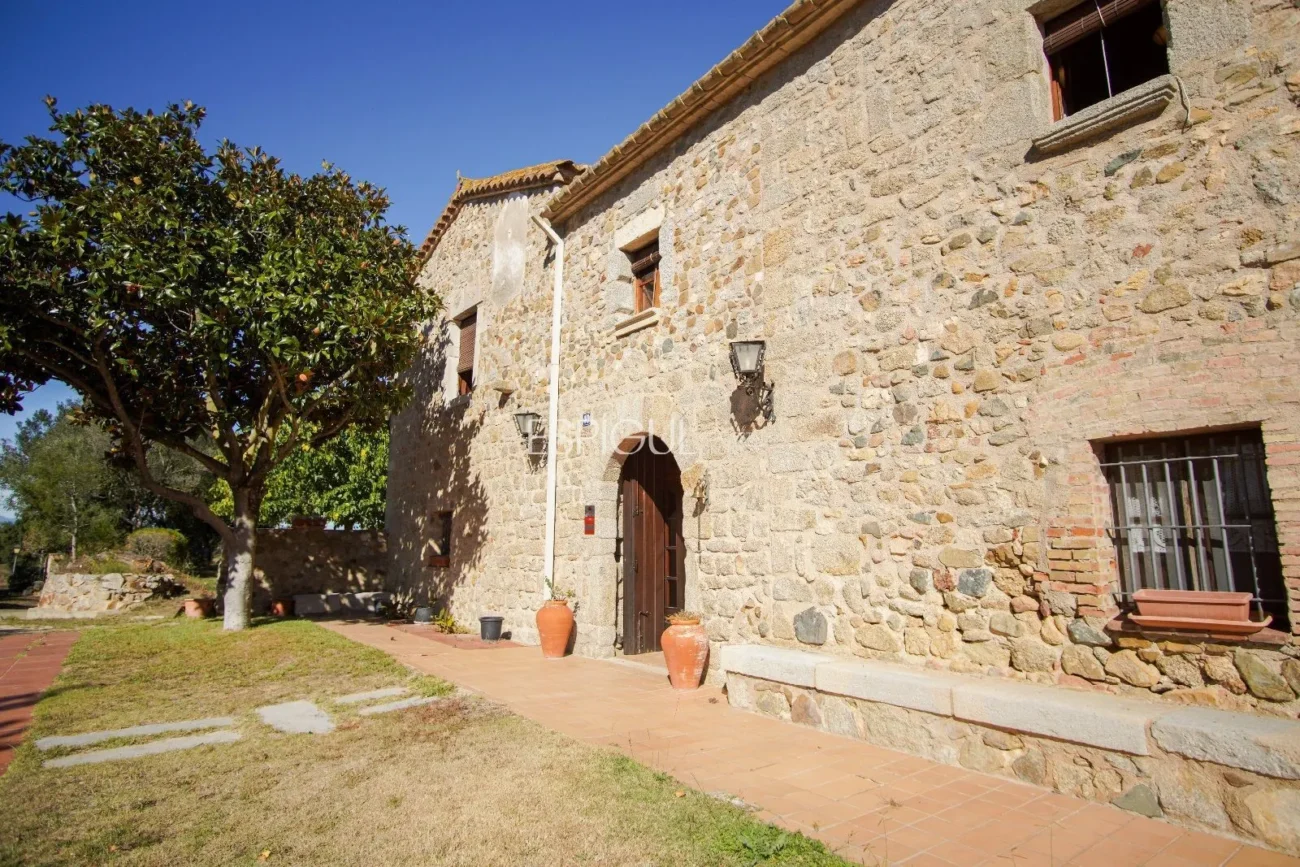 Finca rustique du IXe siècle à vendre à Llagostera, Gérone.