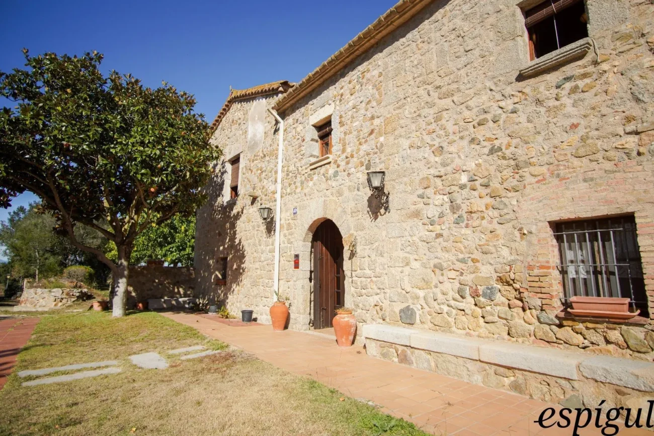 Rustic property from the 9th century for sale in LLagostera, Girona.