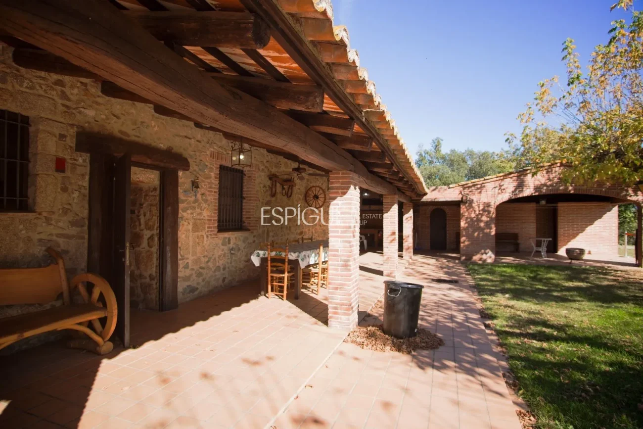 Finca rustique du IXe siècle à vendre à Llagostera, Gérone.