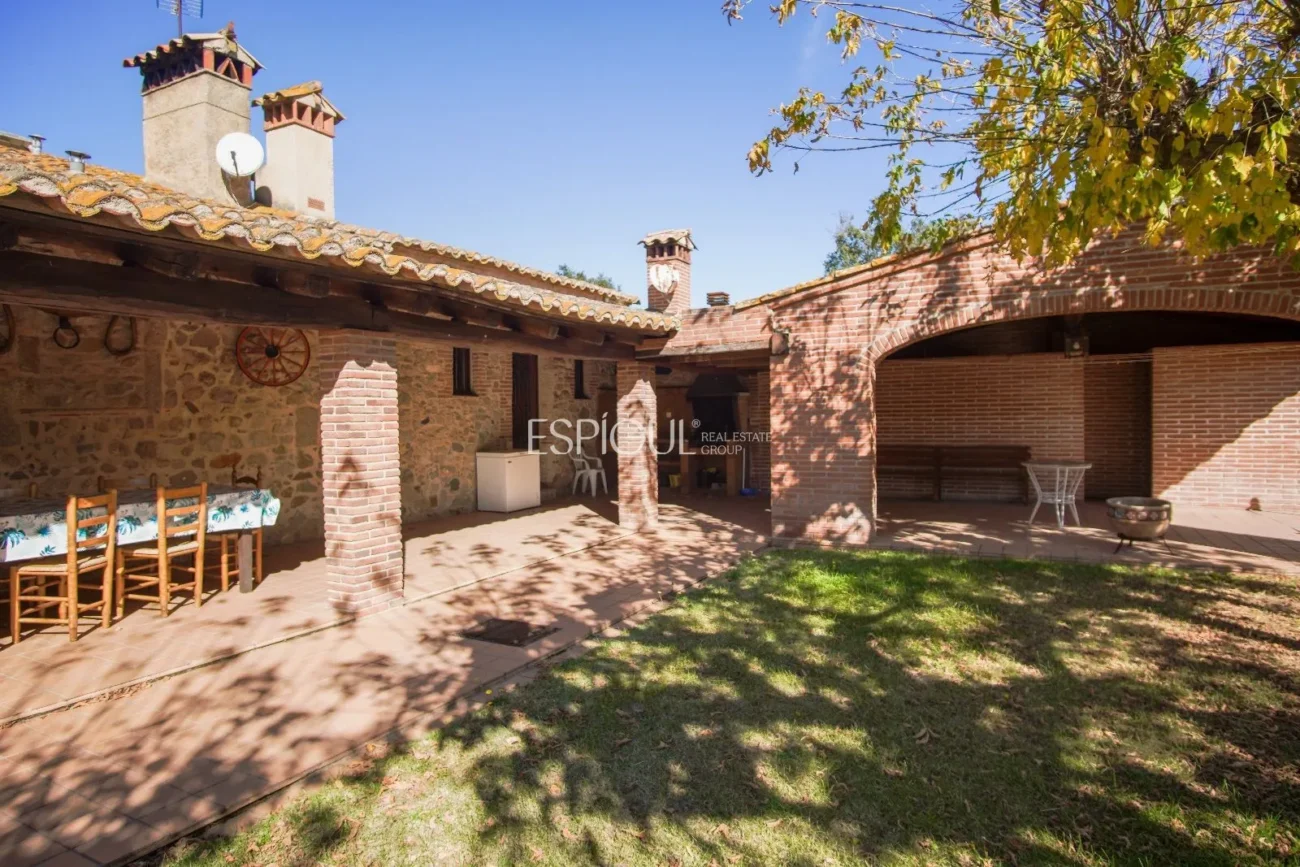 Finca rustique du IXe siècle à vendre à Llagostera, Gérone.