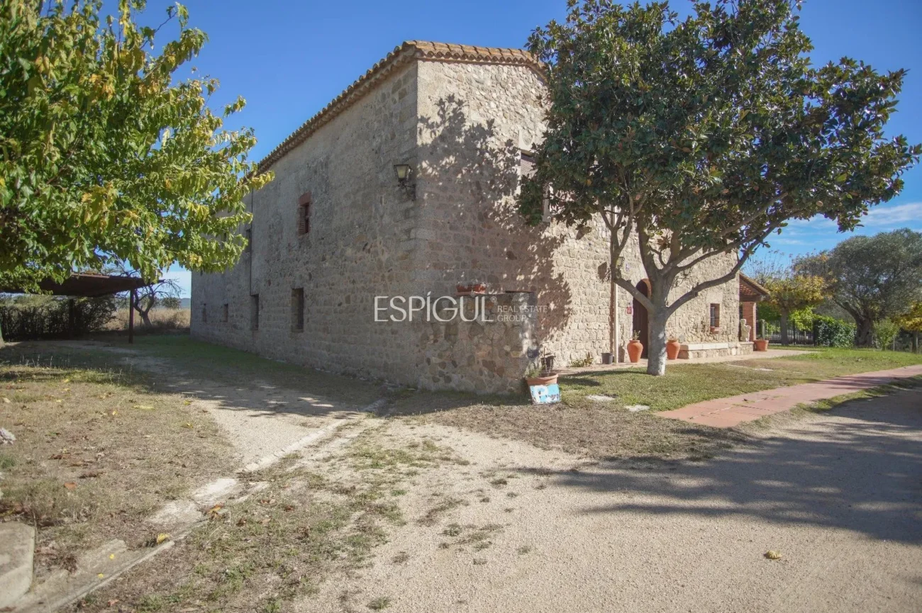 Finca rustique du IXe siècle à vendre à Llagostera, Gérone.