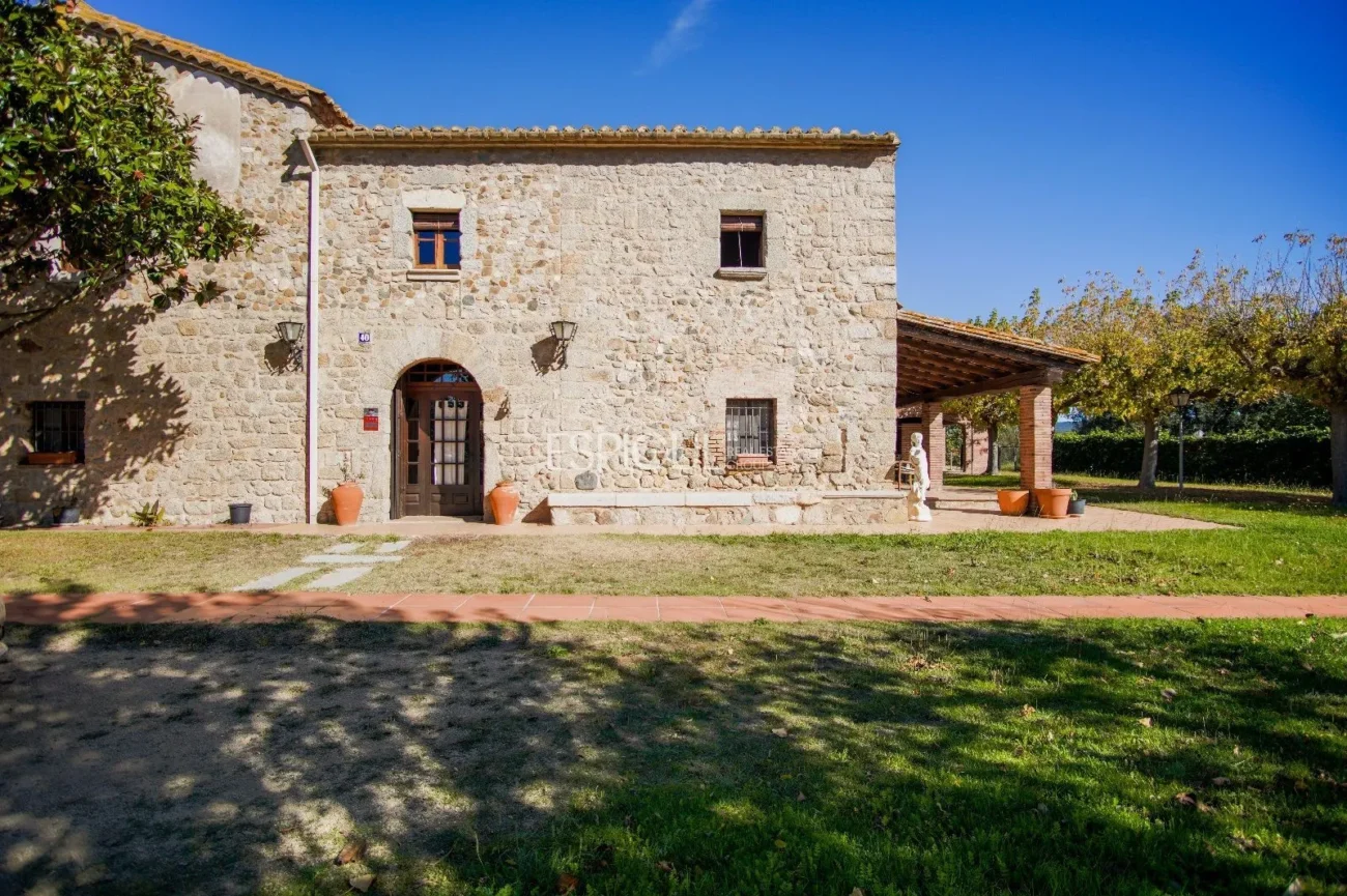 Finca rustique du IXe siècle à vendre à Llagostera, Gérone.