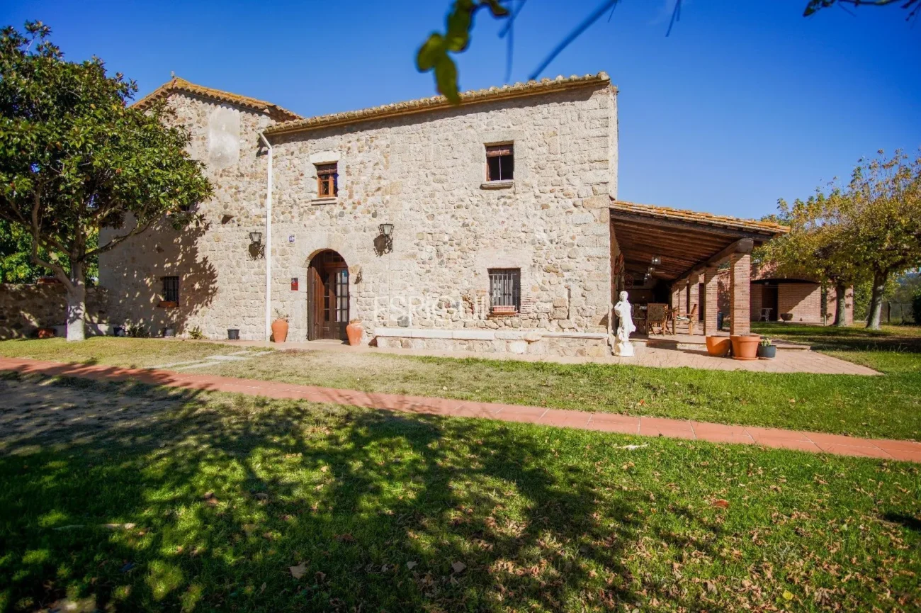 Finca rustique du IXe siècle à vendre à Llagostera, Gérone.