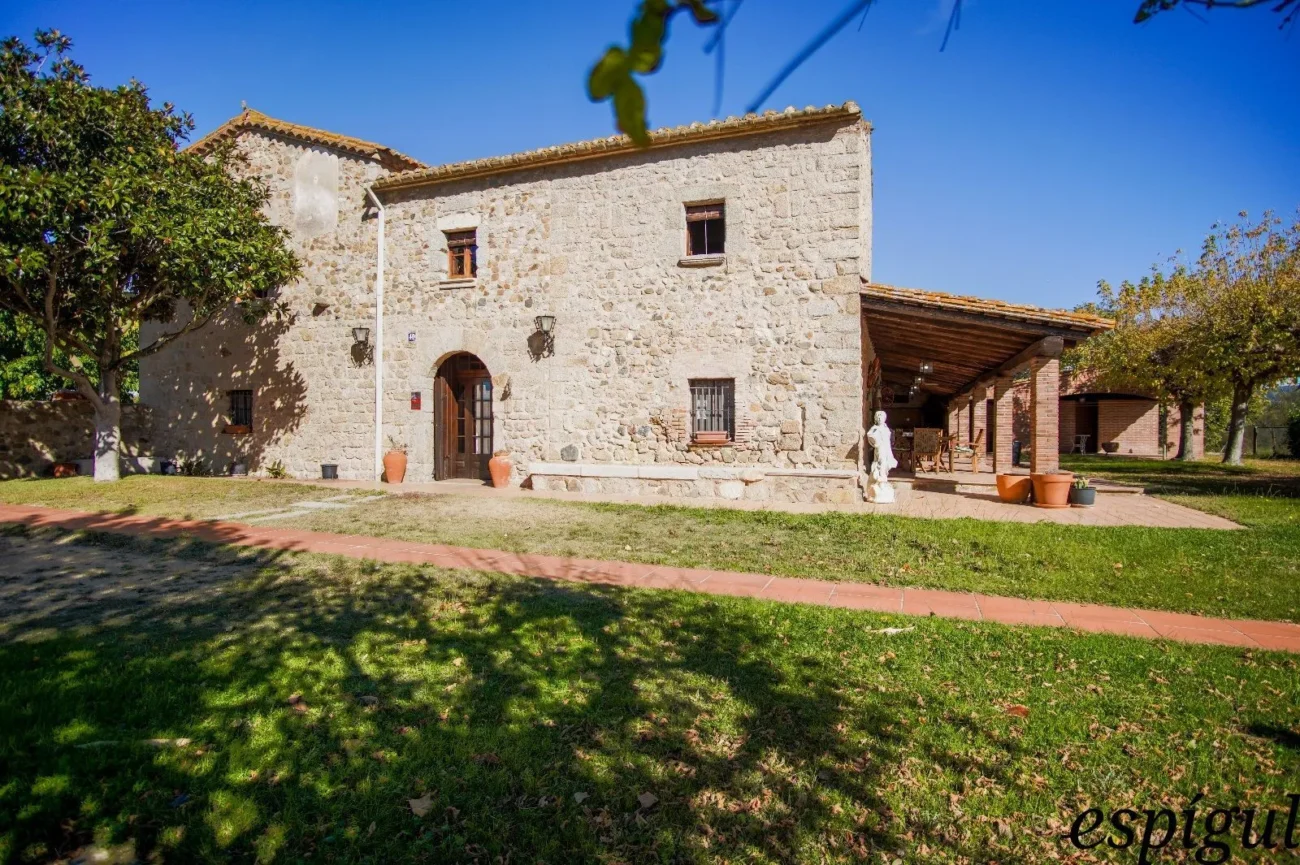 Rustic property from the 9th century for sale in LLagostera, Girona.