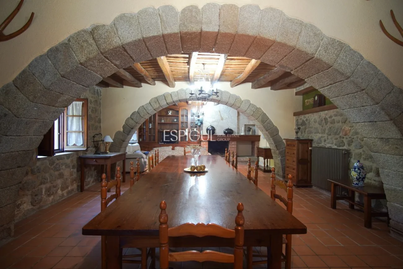 Finca rustique du IXe siècle à vendre à Llagostera, Gérone.