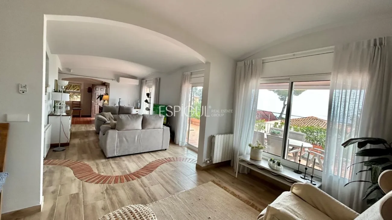 6-Bedroom House for Sale in the Els Pins Urbanization with Sea Views