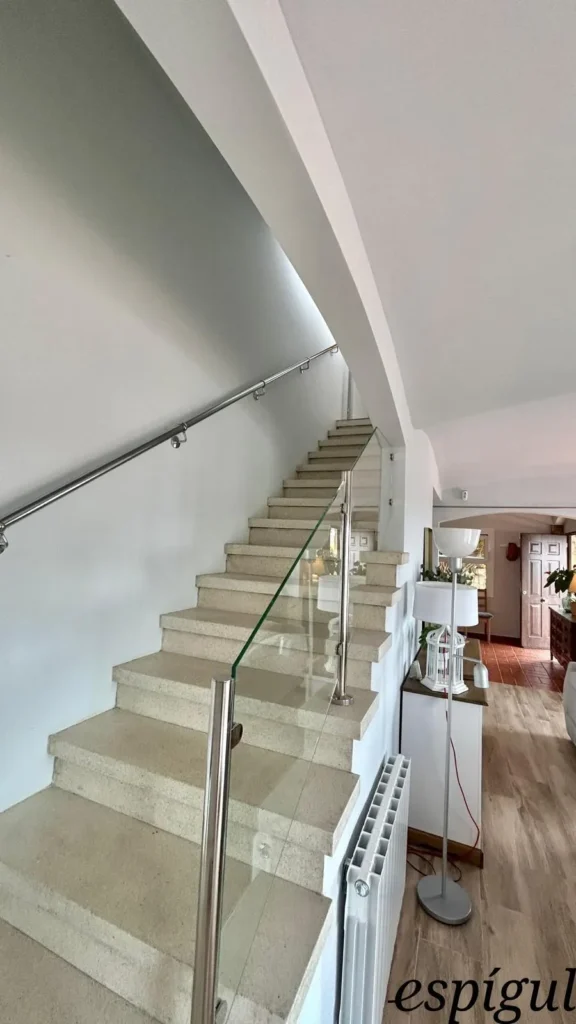 Casa de 6 habitacions en venda a la urbanització Els Pins amb vistes al mar