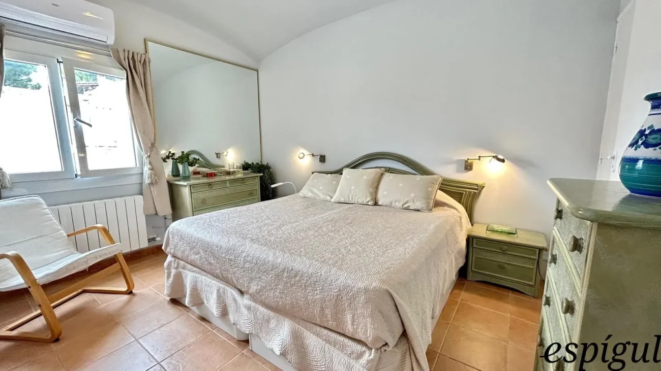 Casa de 6 habitacions en venda a la urbanització Els Pins amb vistes al mar