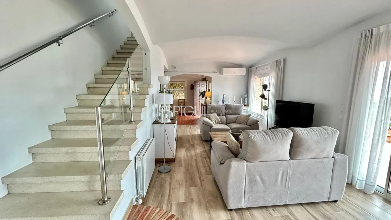 6-Bedroom House for Sale in the Els Pins Urbanization with Sea Views