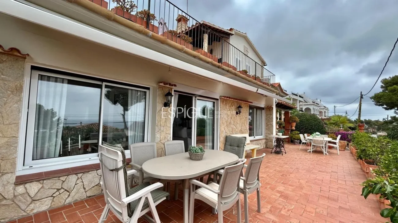 6-Bedroom House for Sale in the Els Pins Urbanization with Sea Views