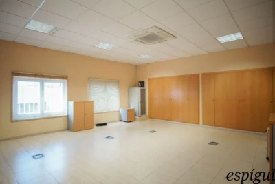 Oficina de lloguer a Domeny, Girona.