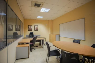 Oficina de lloguer a Domeny, Girona.