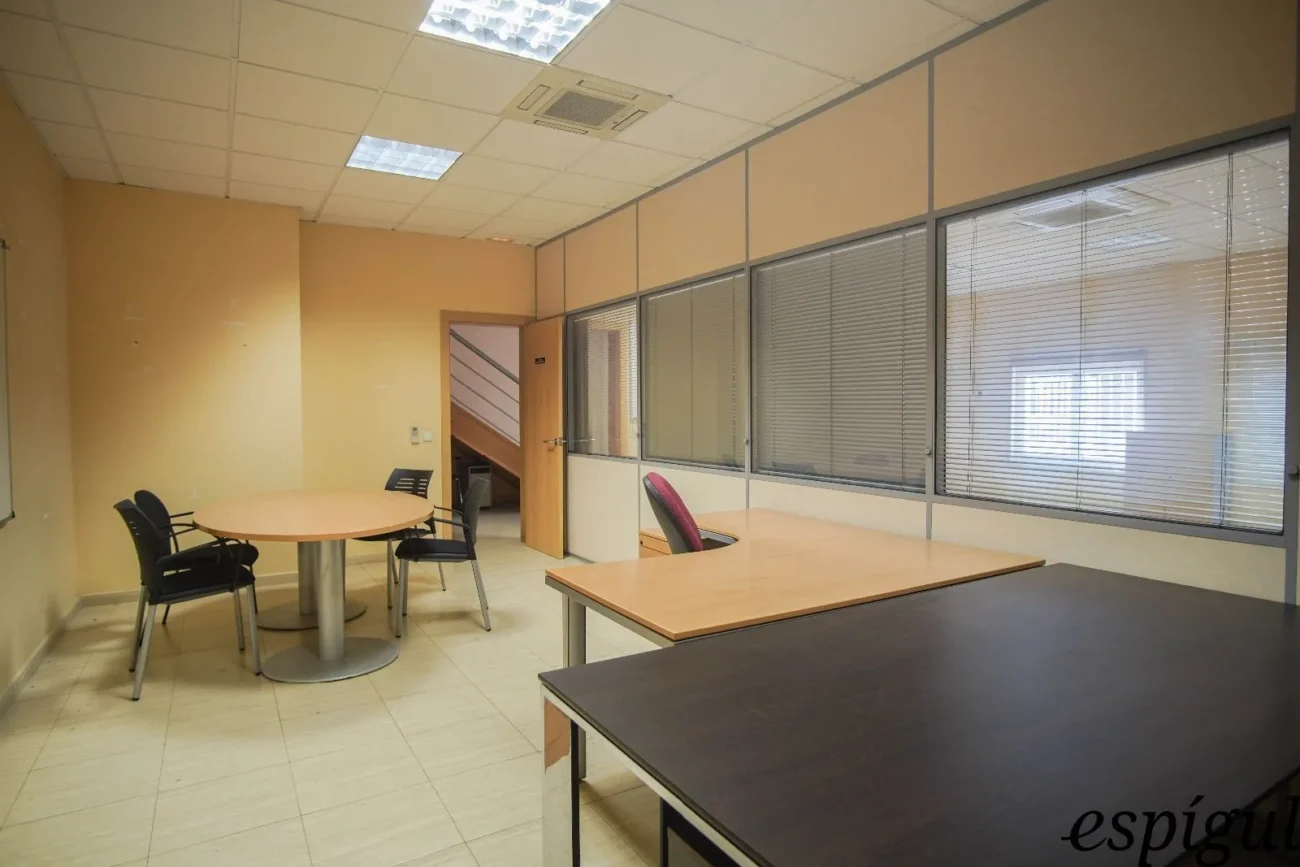 Oficina de lloguer a Domeny, Girona.
