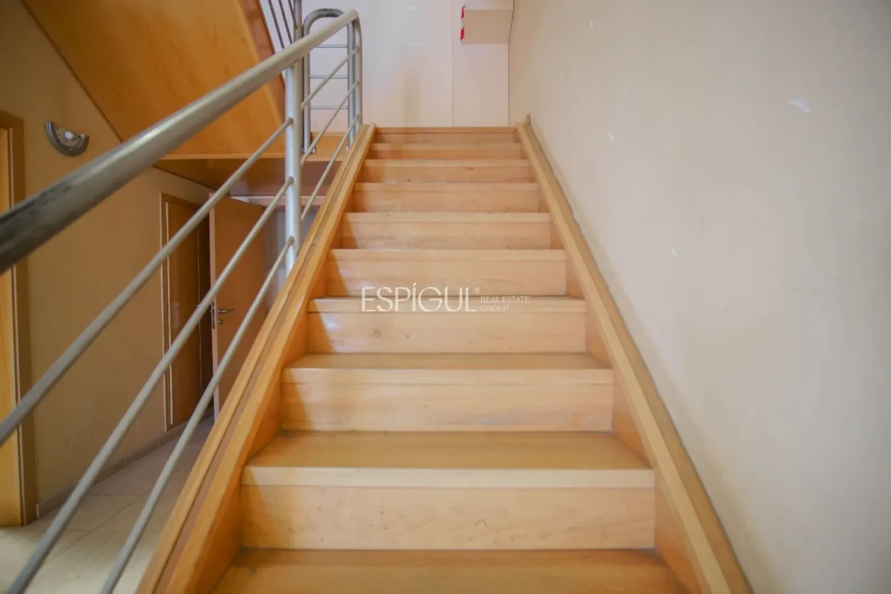 Oficina en alquiler en Domeny, Girona.