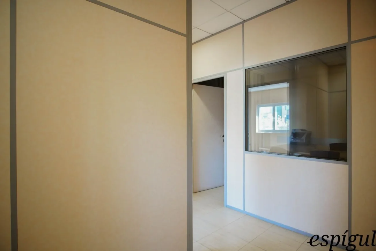 Oficina de lloguer a Domeny, Girona.