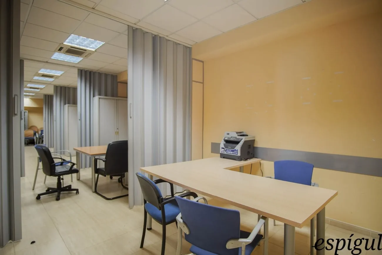 Oficina en alquiler en Domeny, Girona.