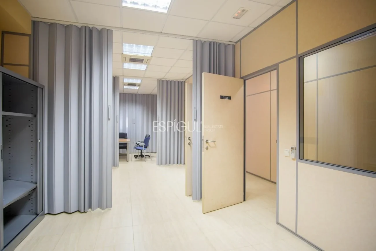 Oficina en alquiler en Domeny, Girona.