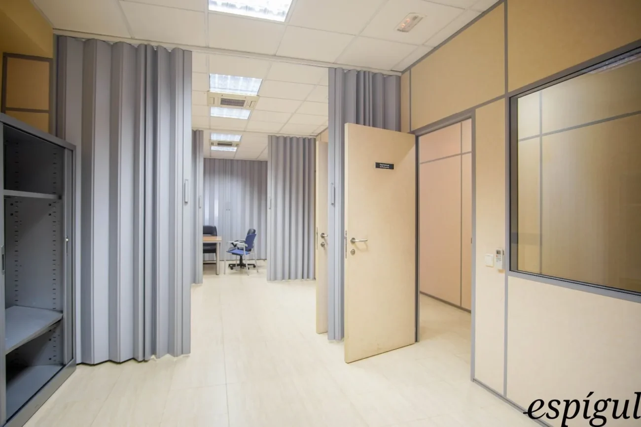 Oficina de lloguer a Domeny, Girona.