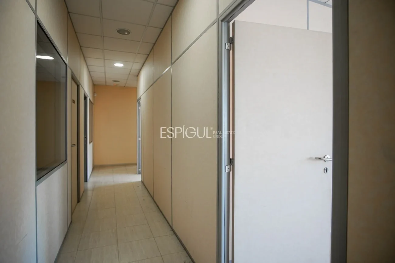 Oficina en alquiler en Domeny, Girona.