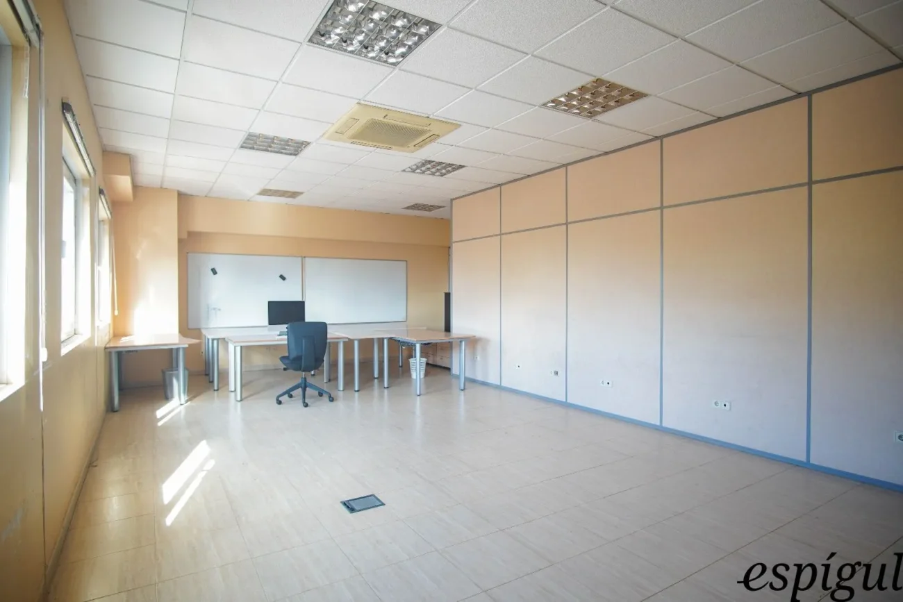 Oficina de lloguer a Domeny, Girona.