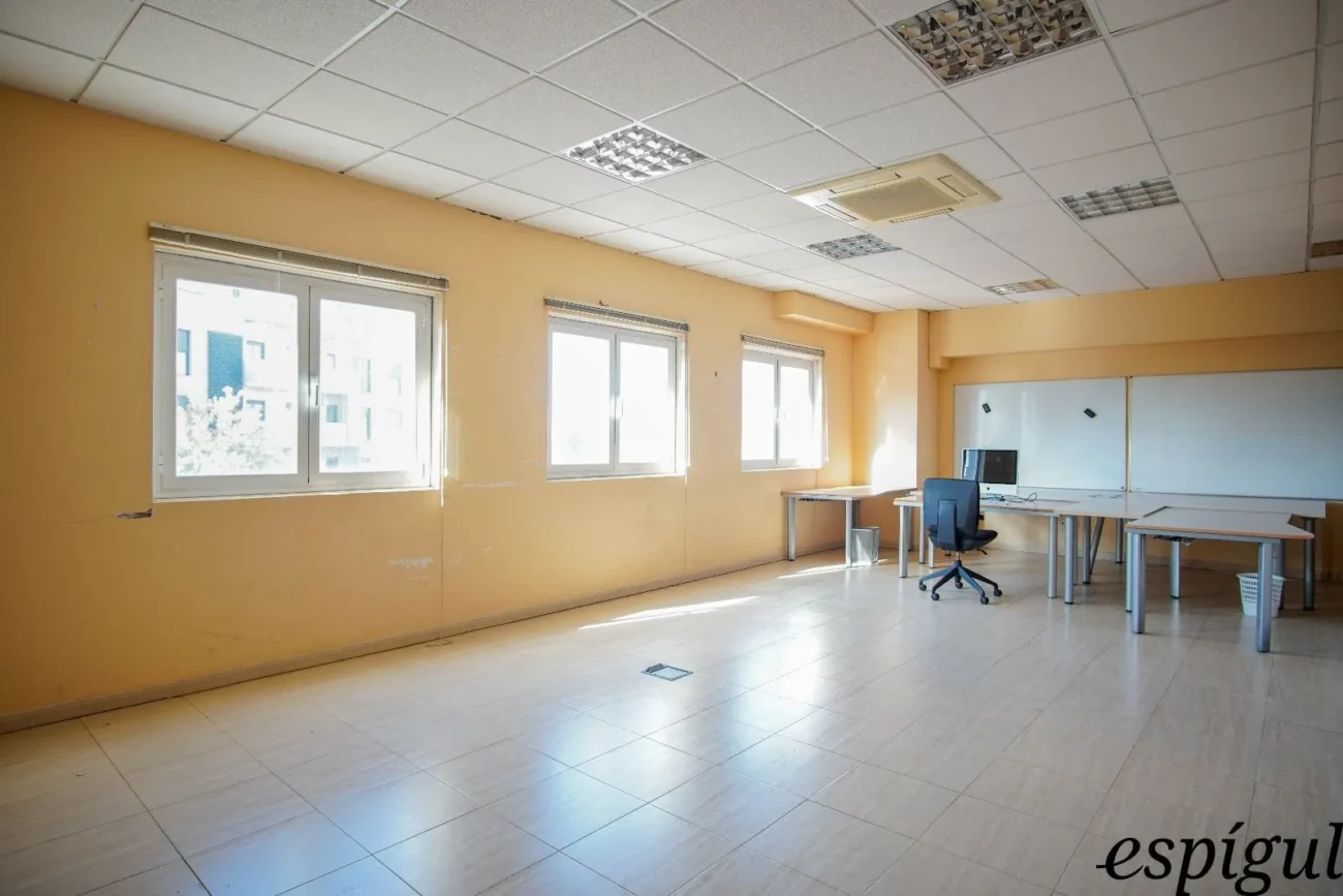 Oficina de lloguer a Domeny, Girona.