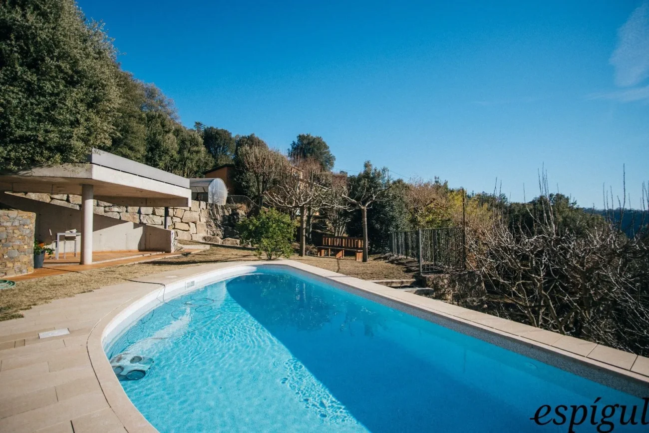 Casa moderna de 375 m2 amb vistes a Olot de 4 habitacions i 2500m2 de parcel·la