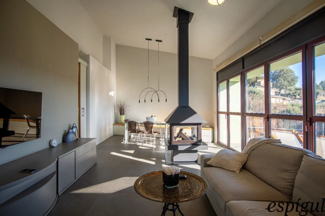 Casa moderna de 375 m2 amb vistes a Olot de 4 habitacions i 2500m2 de parcel·la