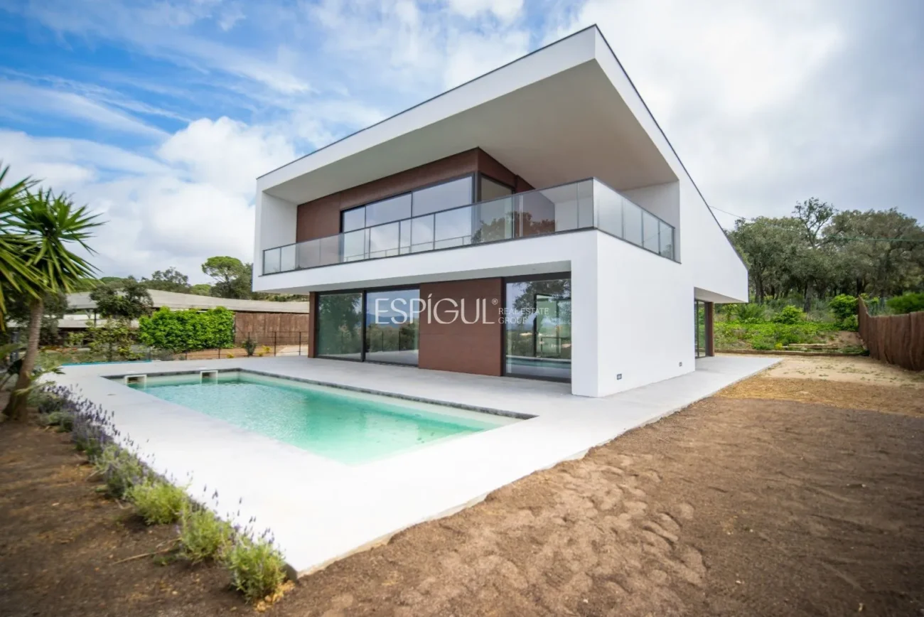 Эксклюзивное шале на поле для гольфа в Эль-Масноу