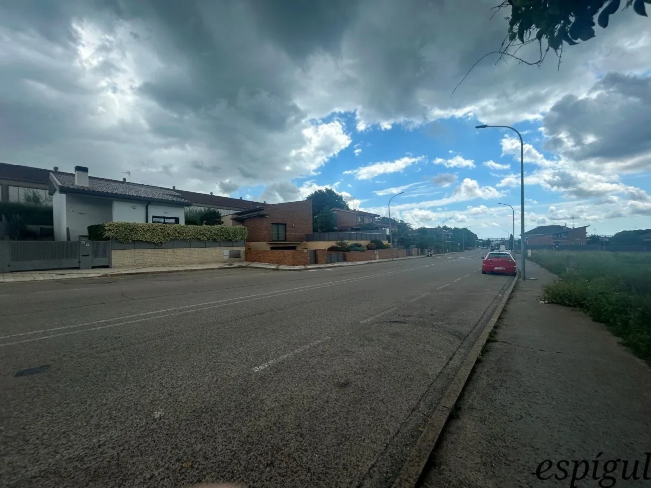 Ideal parcela en venta en Santa Coloma