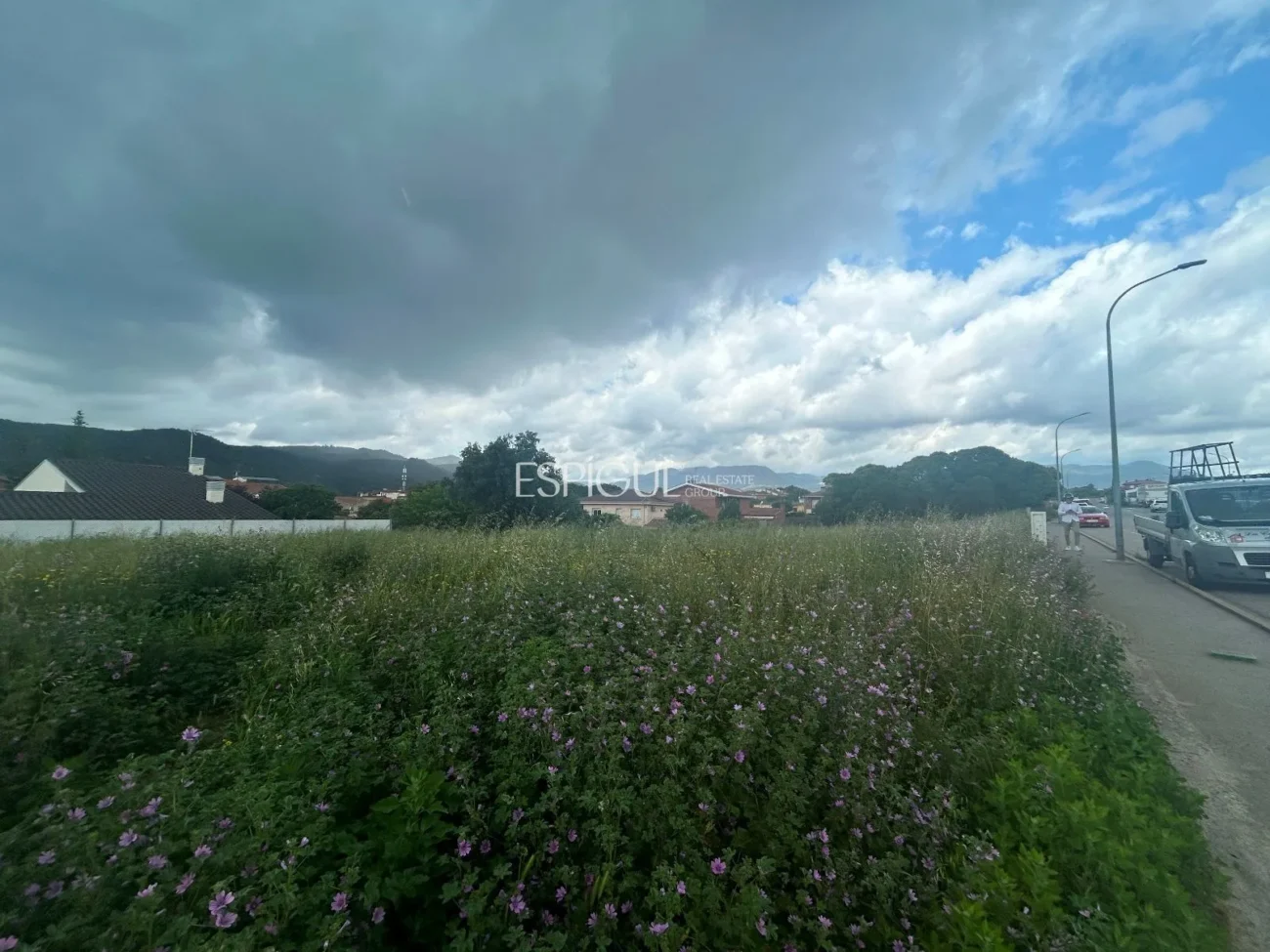 Ideal parcela en venta en Santa Coloma