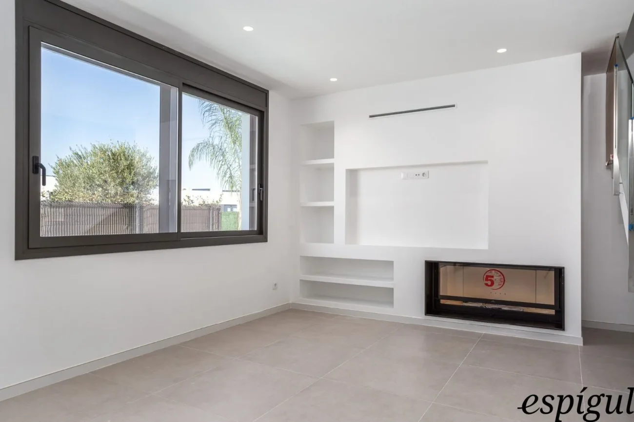 Terreny amb vistes al mar de 1.573m² a la urbanització de Treumal