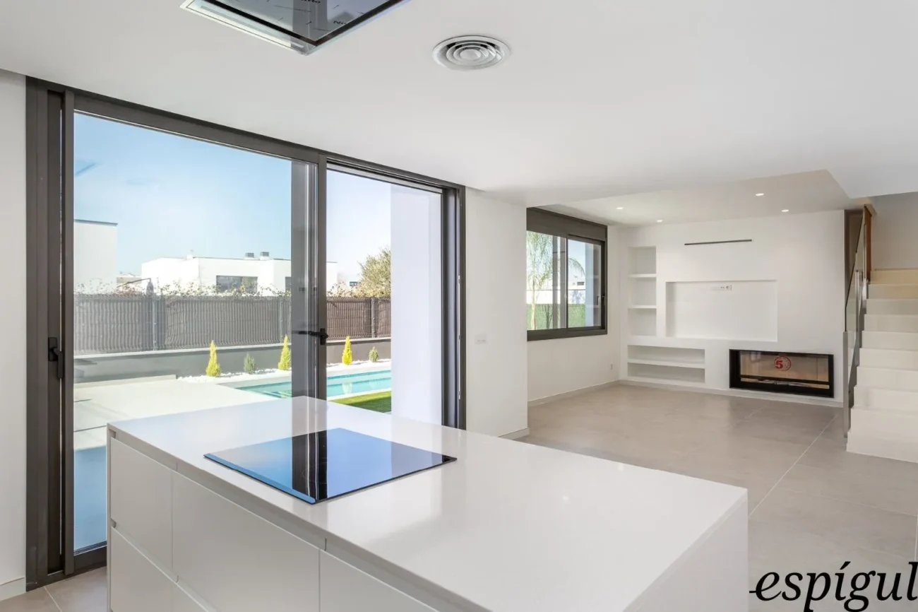 Terreny amb vistes al mar de 1.573m² a la urbanització de Treumal