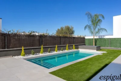 Terreny amb vistes al mar de 1.573m² a la urbanització de Treumal