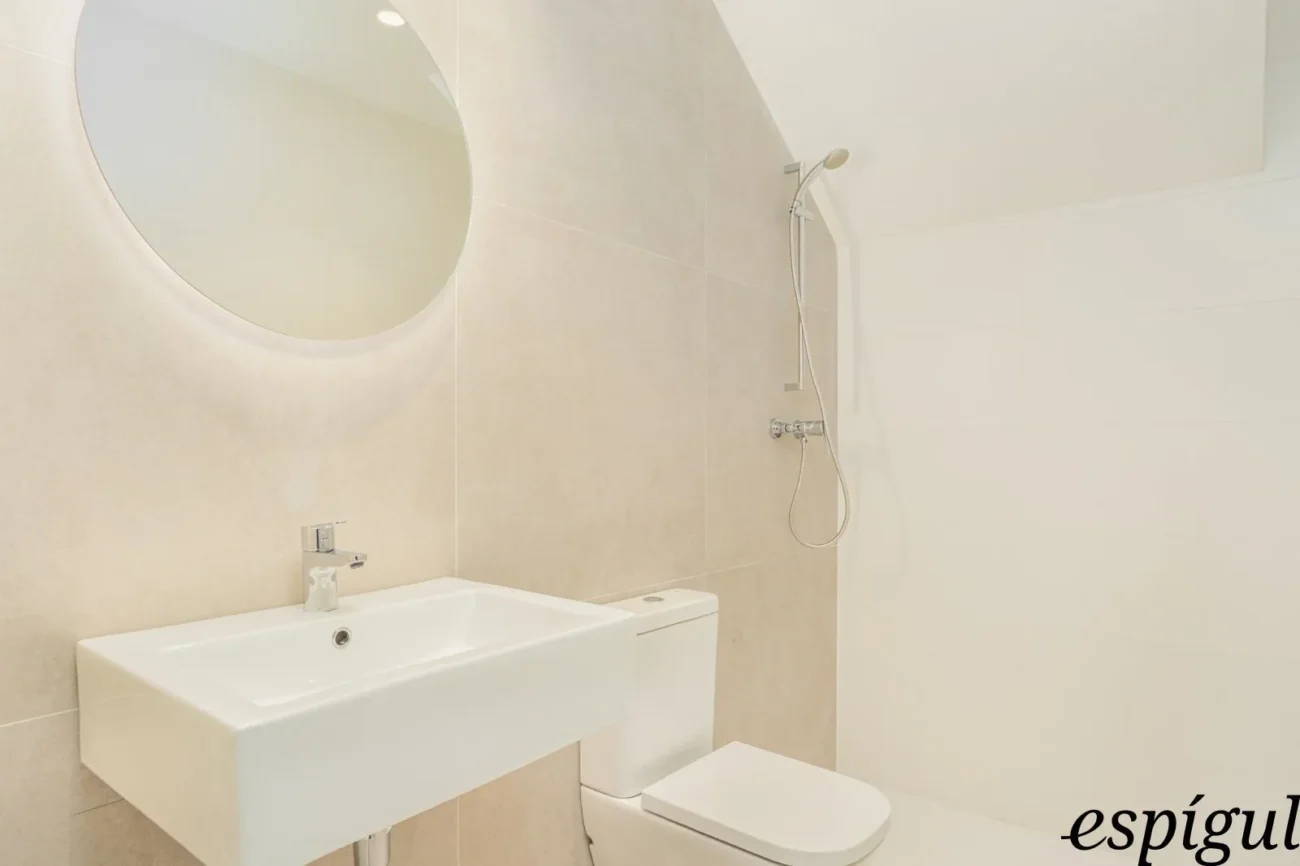 Terreny amb vistes al mar de 1.573m² a la urbanització de Treumal