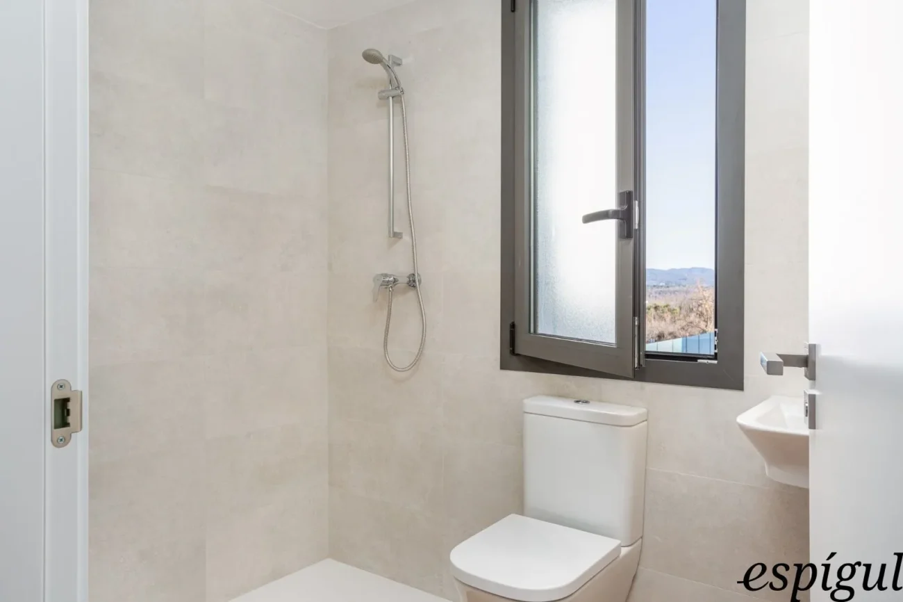 Terreny amb vistes al mar de 1.573m² a la urbanització de Treumal