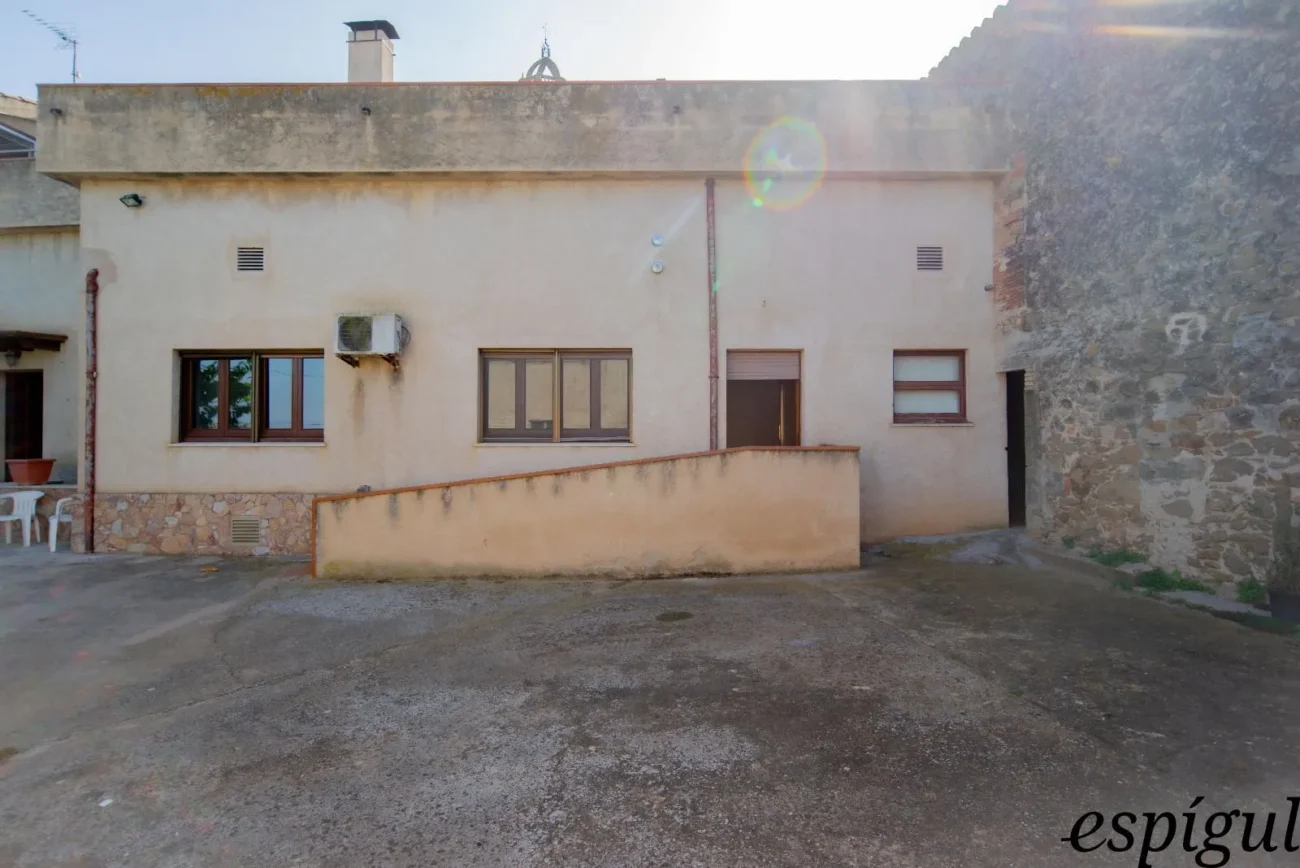Casa rústica a Jafre