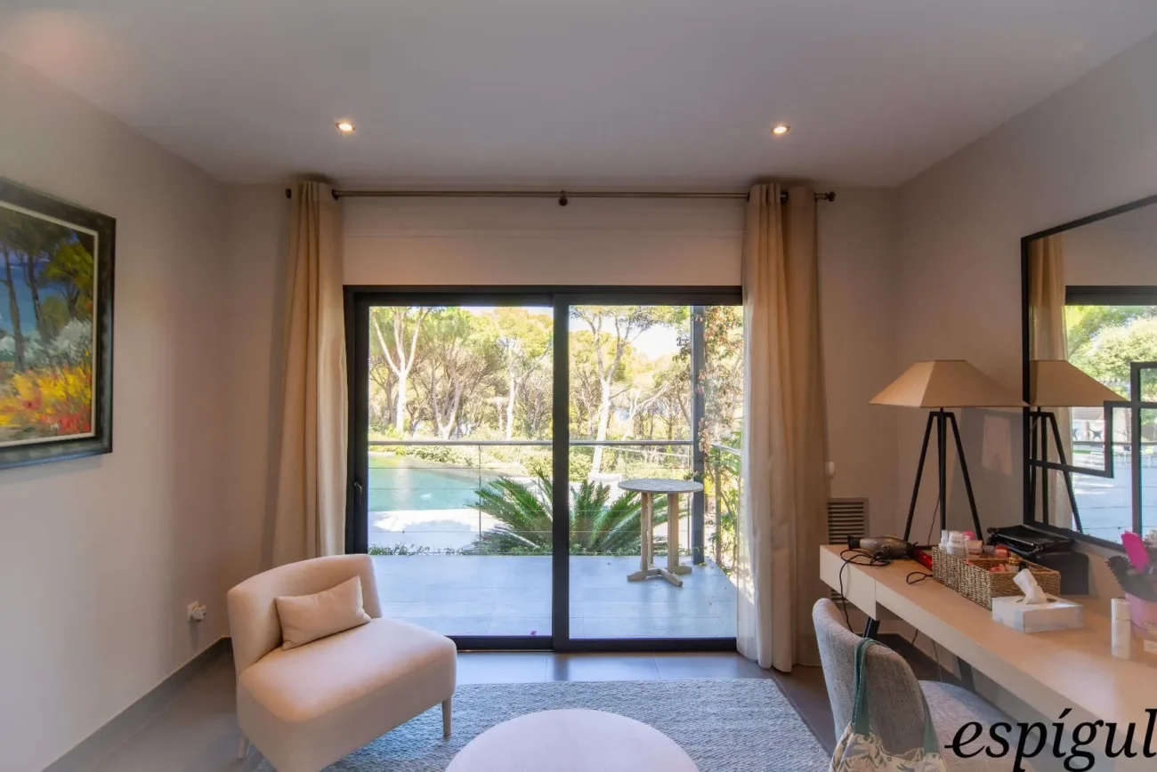Vil·la de luxe a Calella de Palafrugell amb piscina infinita i vistes panoràmiques al mar