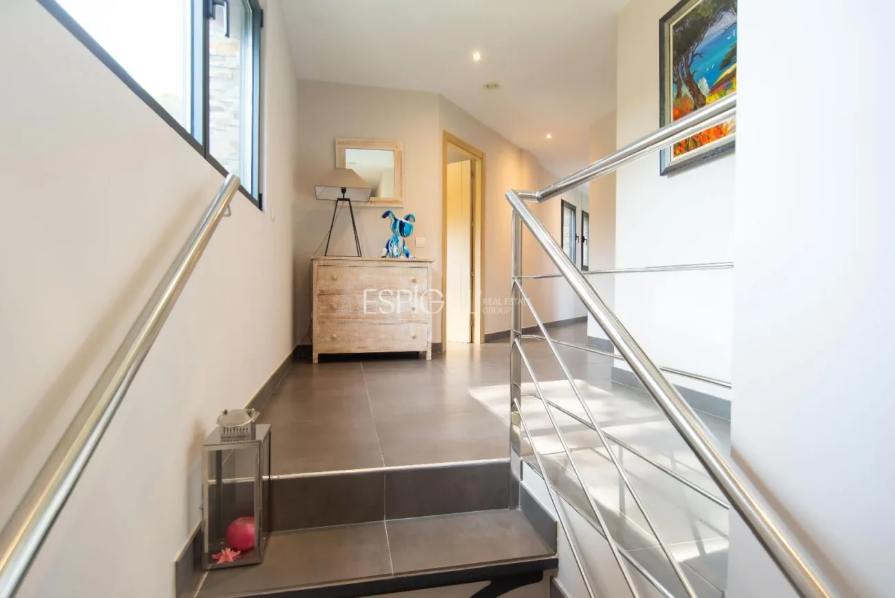 Vila de luxe a Calella de Palafrugell amb piscina infinita i vistes panoràmiques al mar