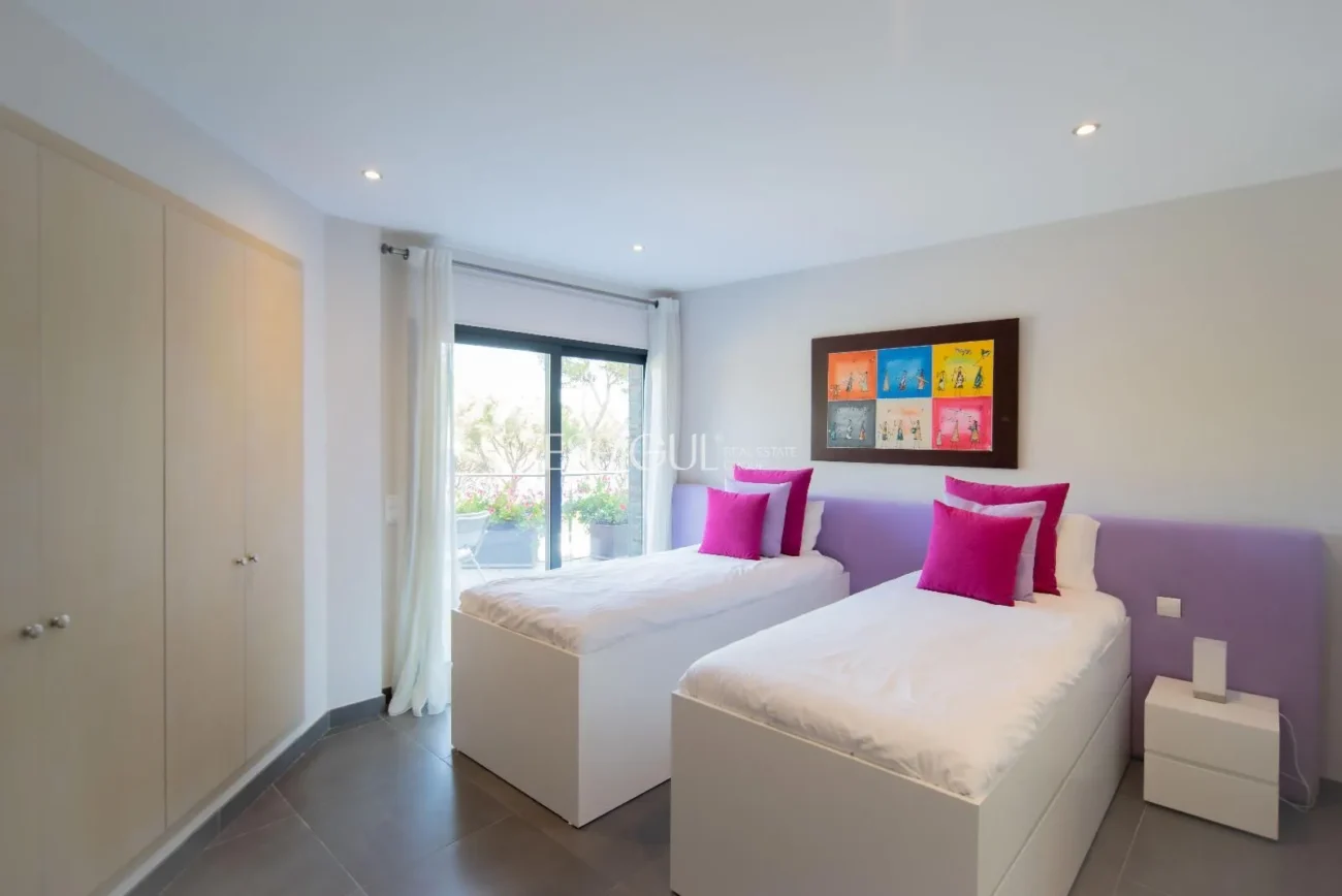 Vila de luxe a Calella de Palafrugell amb piscina infinita i vistes panoràmiques al mar